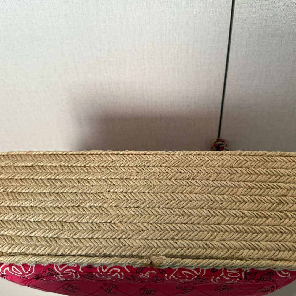 CHANEL Red Quilted Bag with 24kt plated CC logo - Picture 10 of 14